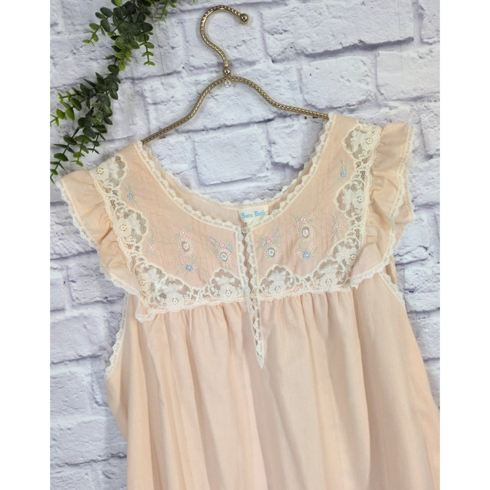 DAINTY PRAIRIE🌿Vtg Sara Beth Size M/L? Nightgown Lace Short Sleeves Embroidered
